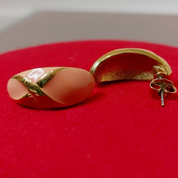 1970's enamel cuff bracelet and earring set - Picture 4 of 7